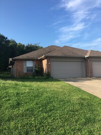 Building Photo - 1095 Grinnel Cir
