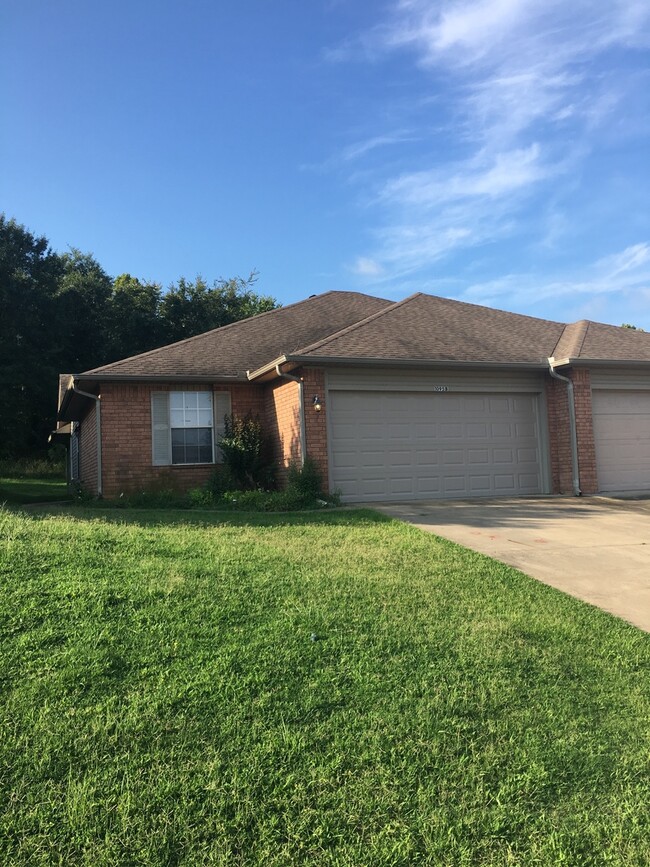 Primary Photo - 1095 Grinnel Cir