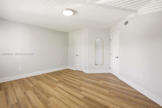 Building Photo - 9425 Fontainebleau Blvd