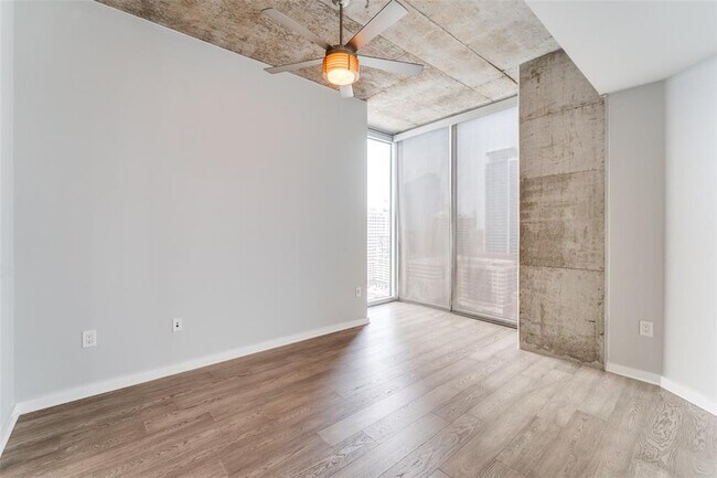Building Photo - 360 Nueces St
