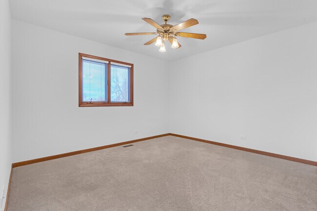 Building Photo - 1N280 Morse St