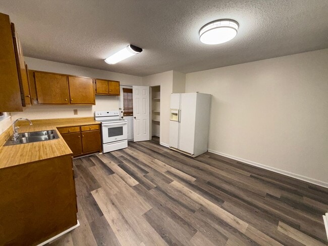 Building Photo - Adorable Updated Home for Rent in Guntersville, AL!