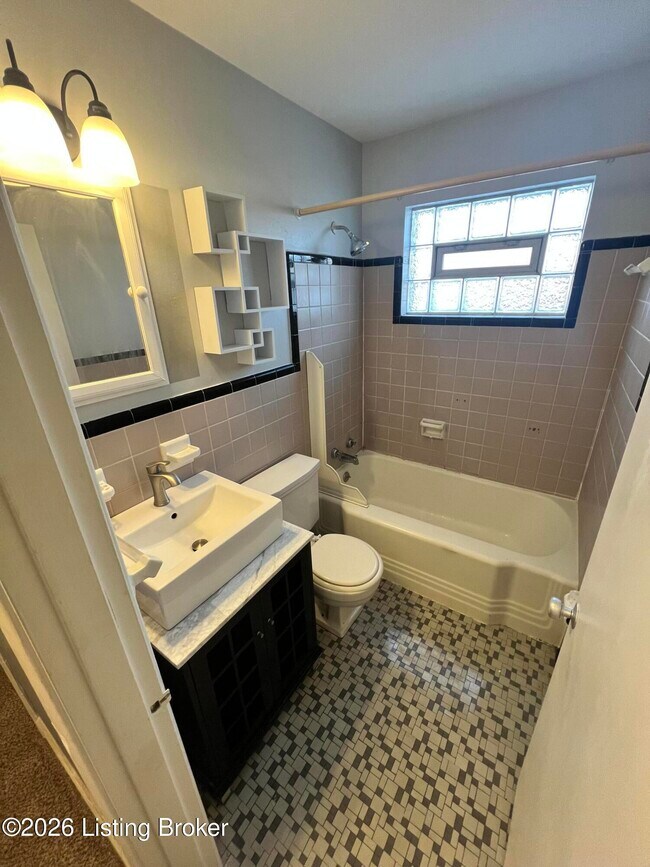 Building Photo - 2212 Gerald Ct