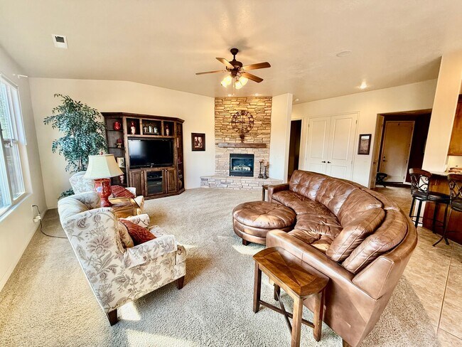 Building Photo - Lovely FURNISHED Three Bedroom Home in Ivins