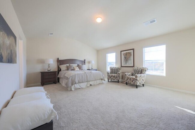Building Photo - 5036 Vine Ln