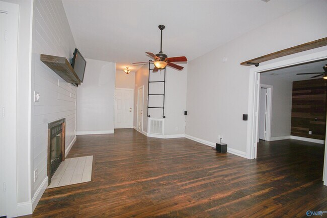 Building Photo - 127 Rebecca Pines Dr