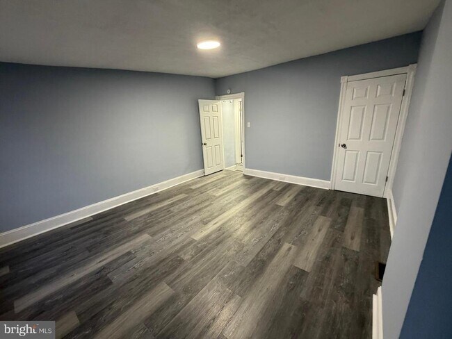 Building Photo - 363 E Airy St