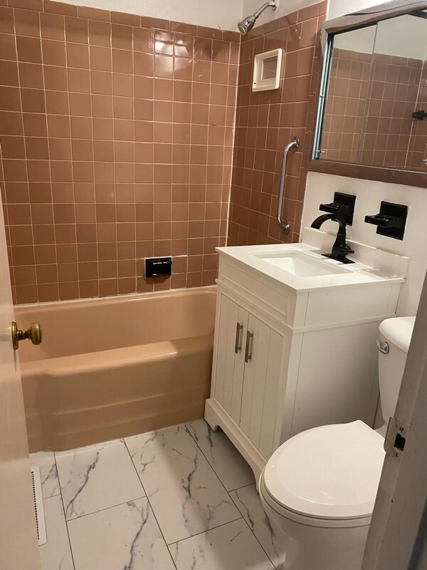 Building Photo - 4644 Broadhurst Dr