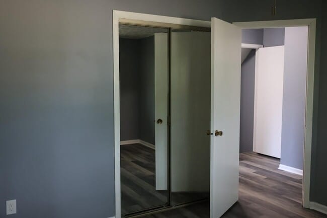 Building Photo - 431 Vine St