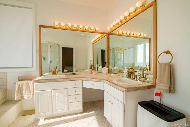 Building Photo - 675 Dune Rd