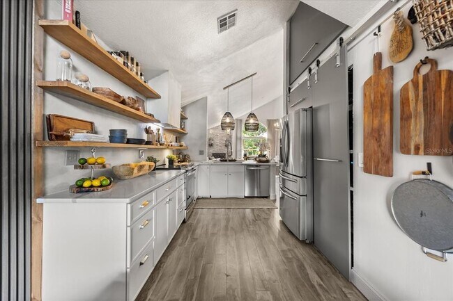 Building Photo - 989 Summer Lakes Dr