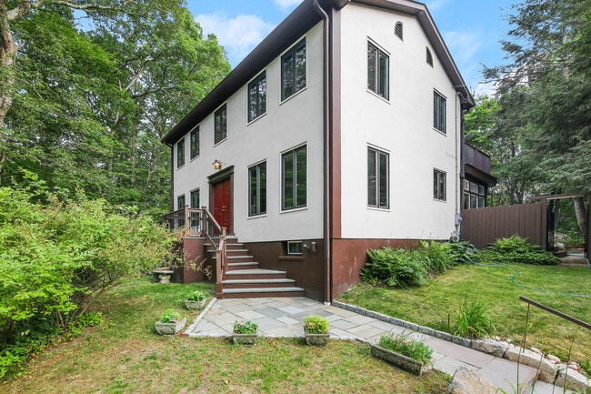Building Photo - 12 Rainbow Hill Rd