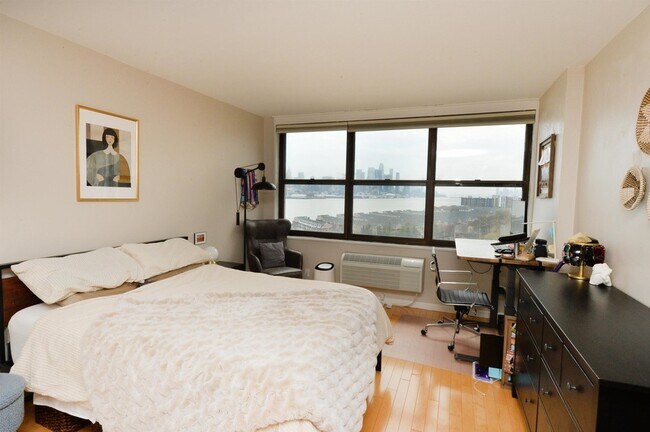 Building Photo - 7000 Boulevard