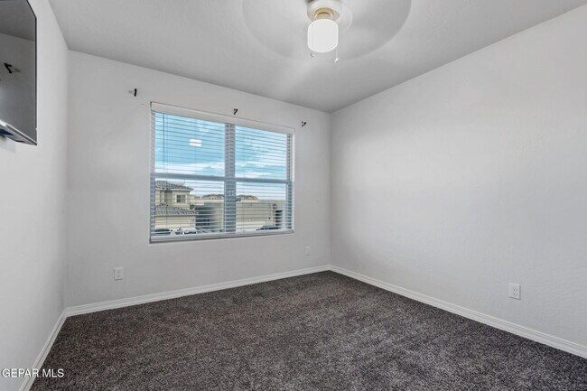 Building Photo - 917 Airship Pl