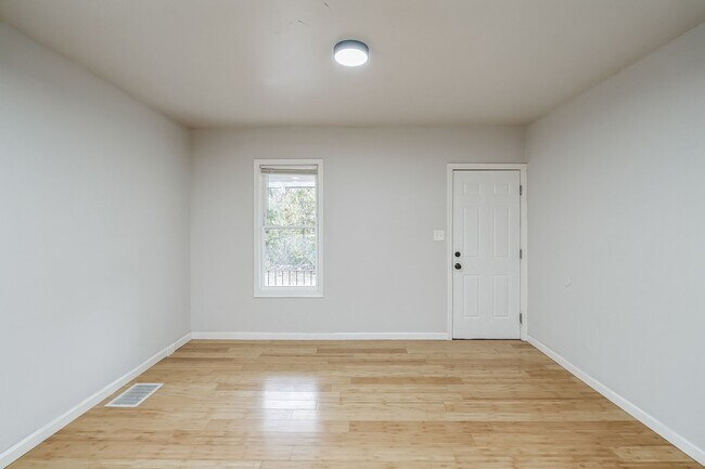Building Photo - 3 Bedroom 1 Bathroom House for Rent