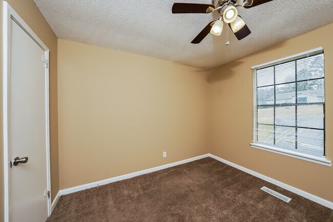Building Photo - 3015 Apple Valley Ln