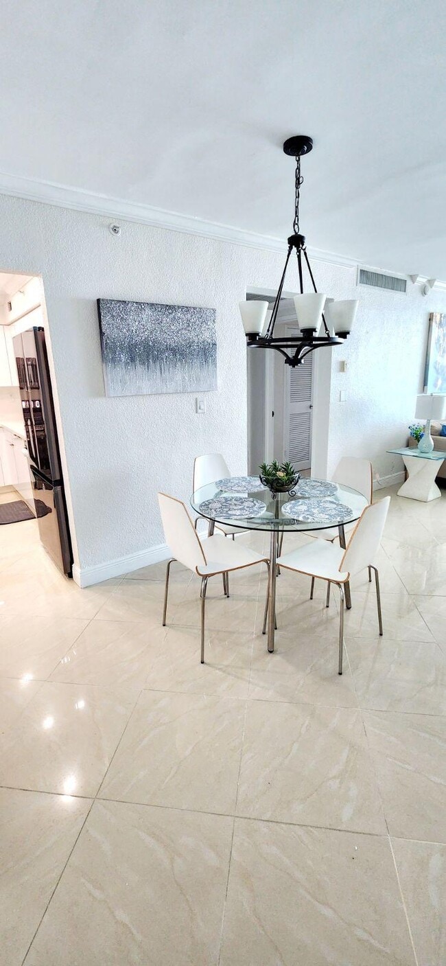 Building Photo - 2501 S Ocean Dr