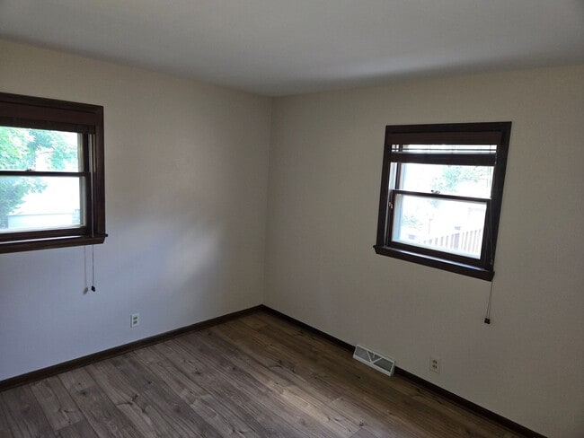 Building Photo - 3 bedroom in downtown Lake Geneva