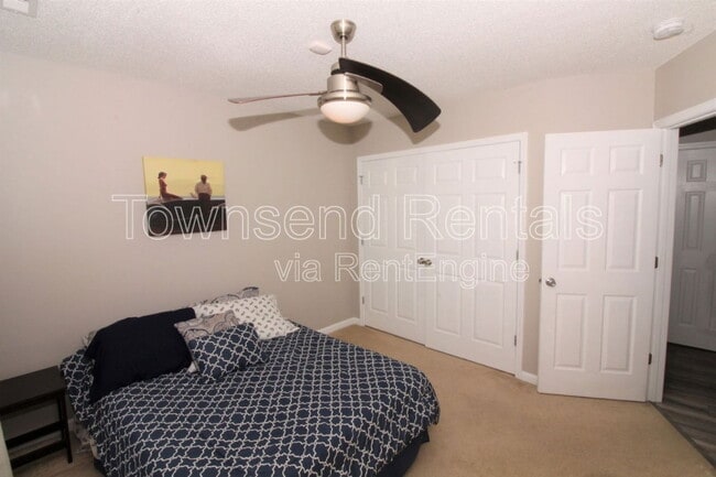 Building Photo - 4401 Clifton Dr