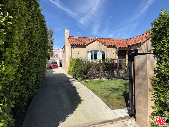 Building Photo - 735 S Citrus Ave