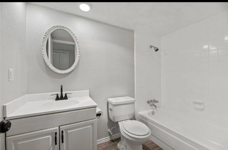 Building Photo - 510 Woodcrest Way