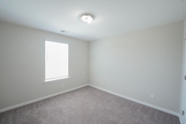 Building Photo - 165 Greyfield Cir