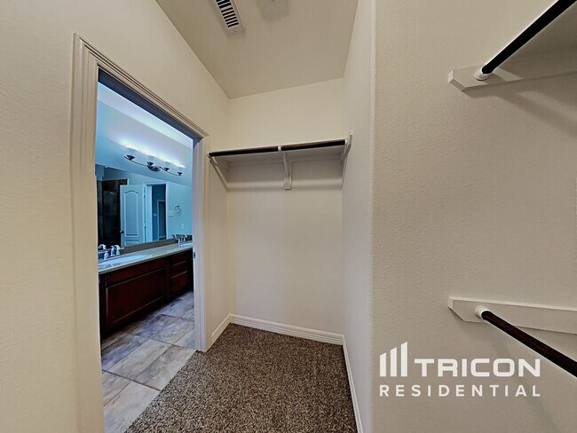 Building Photo - 7123 Durango Creek Dr