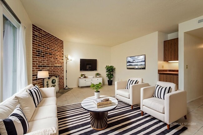 Building Photo - 2 Bedroom 2 Bathroom Sits Right on the Sho...