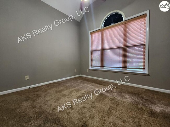 Building Photo - 5020 Melrose Way