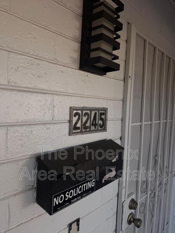 Building Photo - 2245 E Flower St