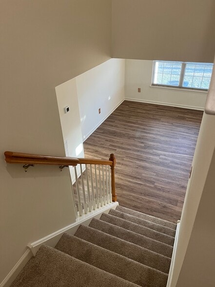 Building Photo - 211 Prairie Ct