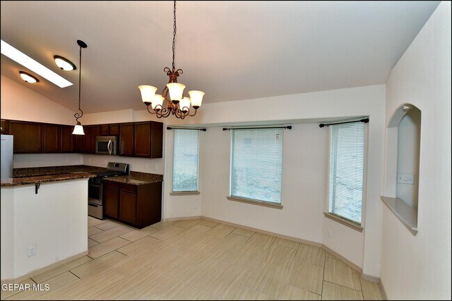 Building Photo - 5005 Moon Ranch Ln