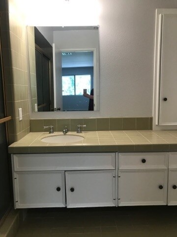 Building Photo - Peaceful, Quiet and Bright - Recently Remodeled 2/2 in Talmadge