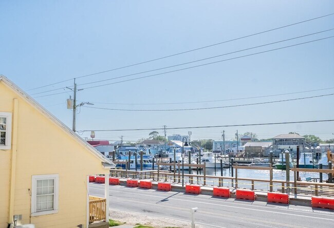 Building Photo - 302 Canal Dr