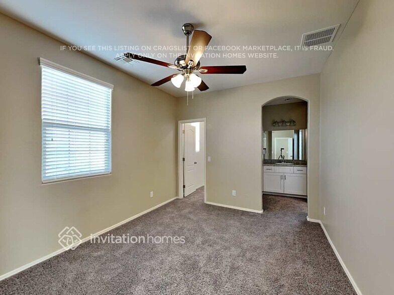 Building Photo - 274 S 174th Dr