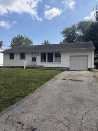 Building Photo - 1905 Cypress Dr