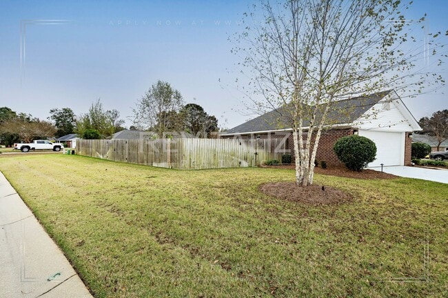 Building Photo - Gorgeous 3 Bed 2 Bath Brick Cottage on Corner Lot