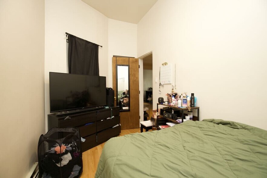 Building Photo - 1471 W Erie St