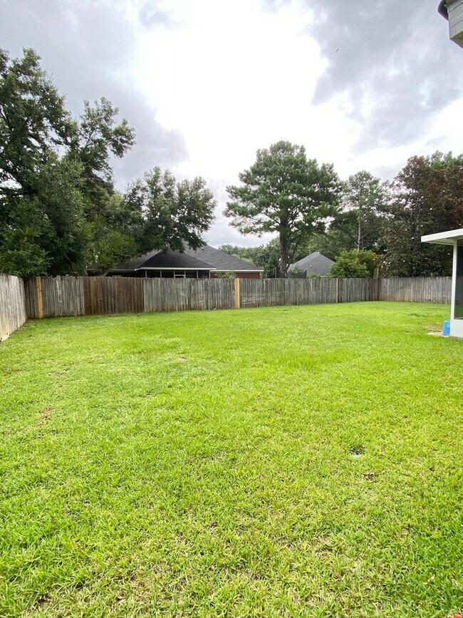 Building Photo - COMING AVAILABLE IN APRIL