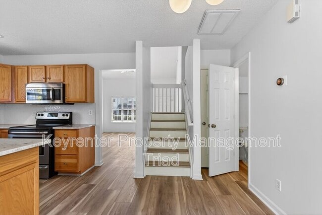 Building Photo - 138 Tannenbaum Cir