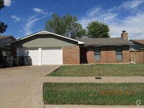 Building Photo - Very nice spacious home located in the Eis...
