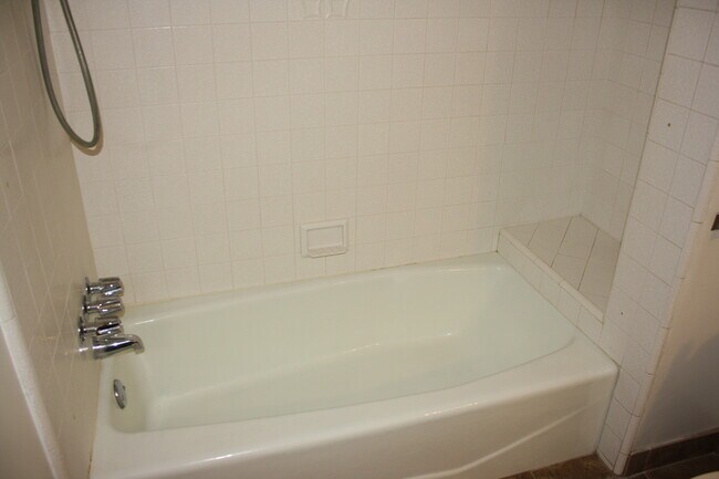 Building Photo - 612 Norris Rd