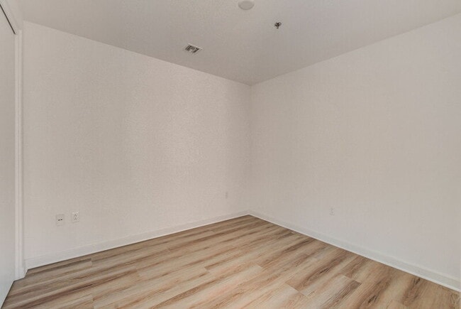 Building Photo - 4471 Dean Martin Dr