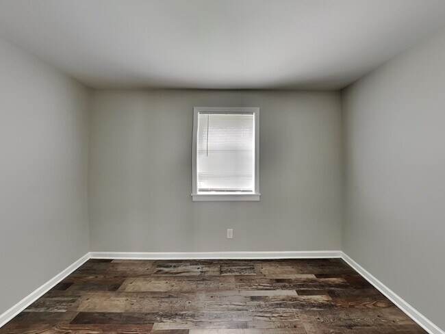 Building Photo - 7745 Madrid Ave