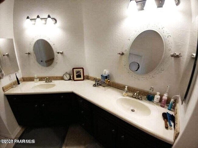 Building Photo - 413 Tangerine Ave