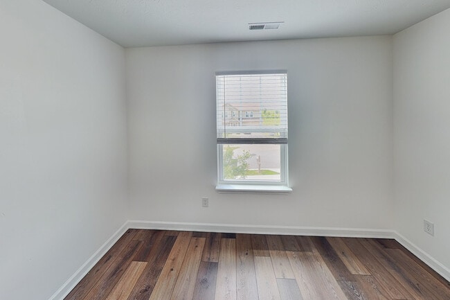 Building Photo - 10506 Broadford St