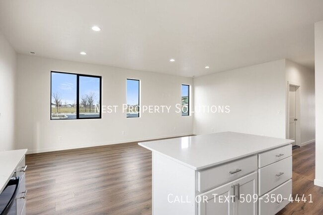 Building Photo - 601 S Dorsing St