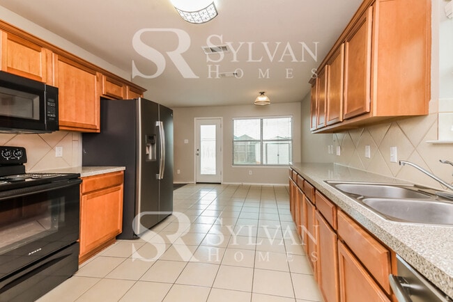 Building Photo - Don't miss out on this beautiful home!