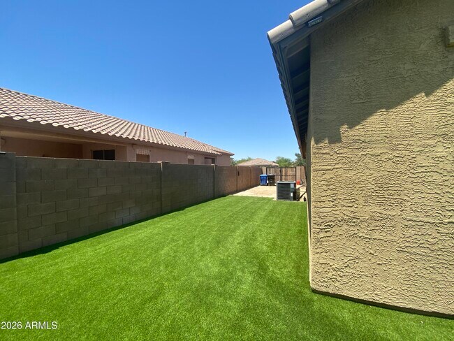 Building Photo - 7721 S 68th Dr