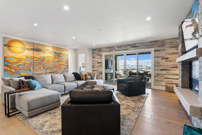 Building Photo - 3450 Ridgeway Dr